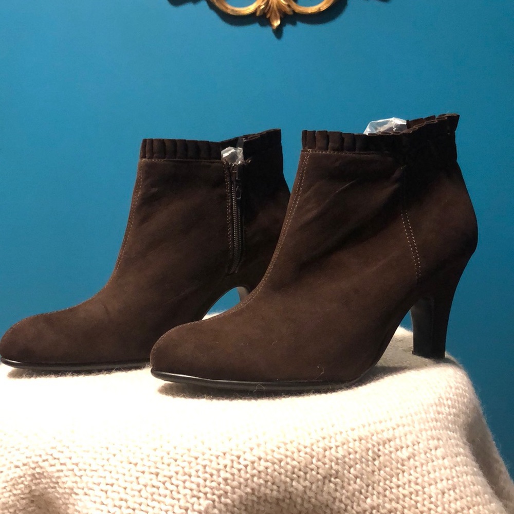 Suede heels bootie